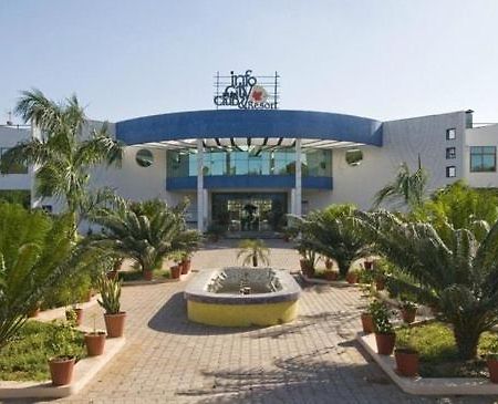 Infocity Club And Resort Gandhinagar Exterior photo
