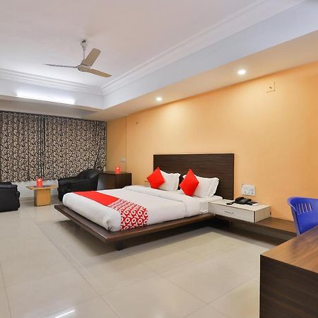Infocity Club And Resort Gandhinagar Exterior photo