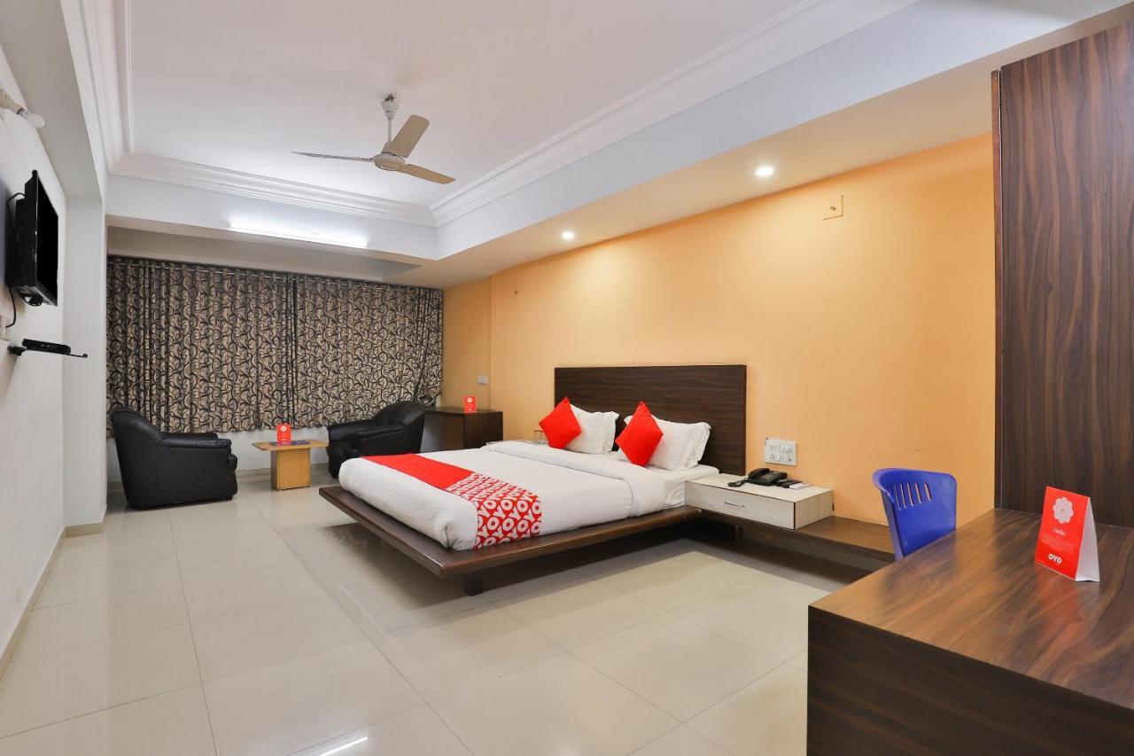 Infocity Club And Resort Gandhinagar Exterior photo